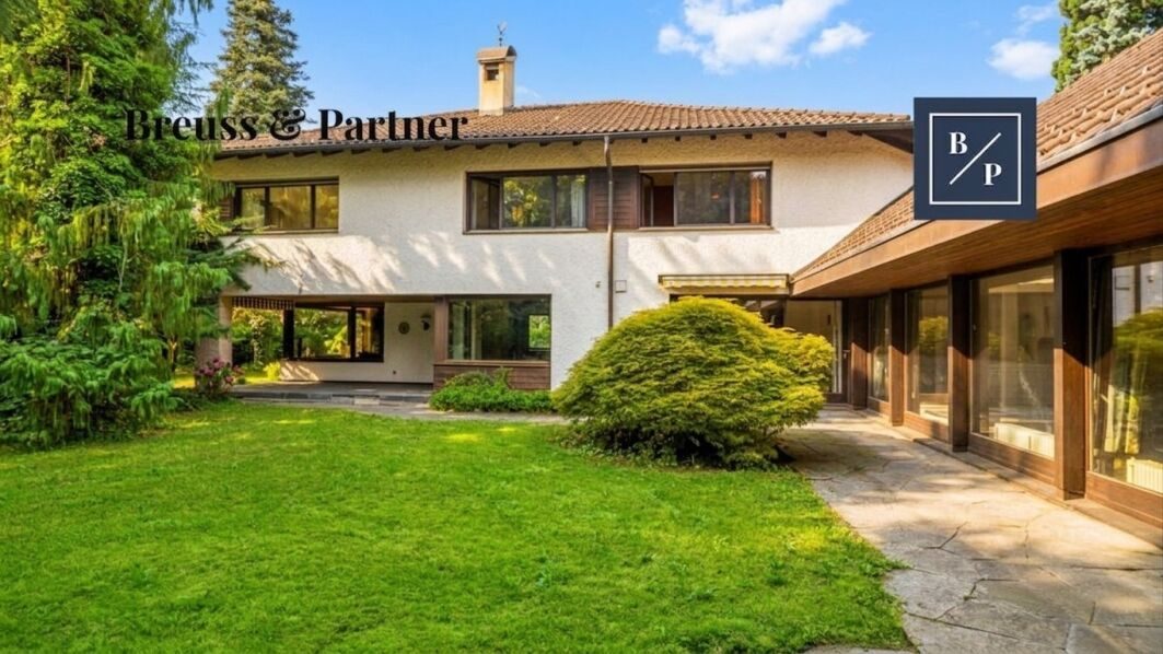 Parkvilla in Lustenau-Rheindorf mit parkähnlichem Garten